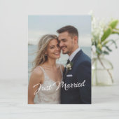 Elegante Just Married Huwelijksfoto Aankondiging (Staand voorkant)