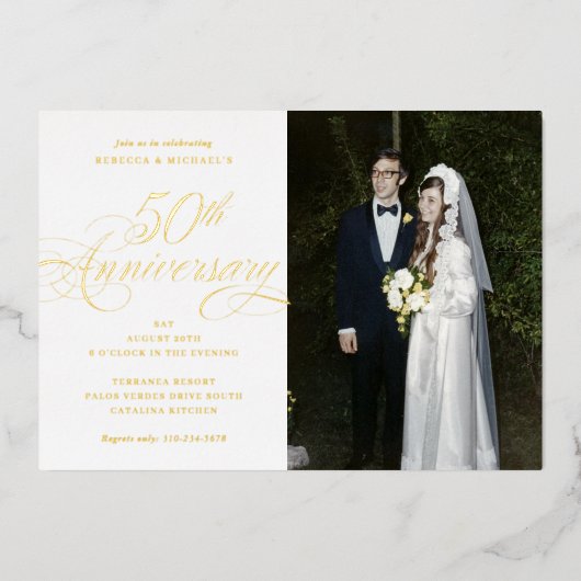 Elegante kalligrafie 50e gouden jubileum foto folie uitnodiging (Voorkant)