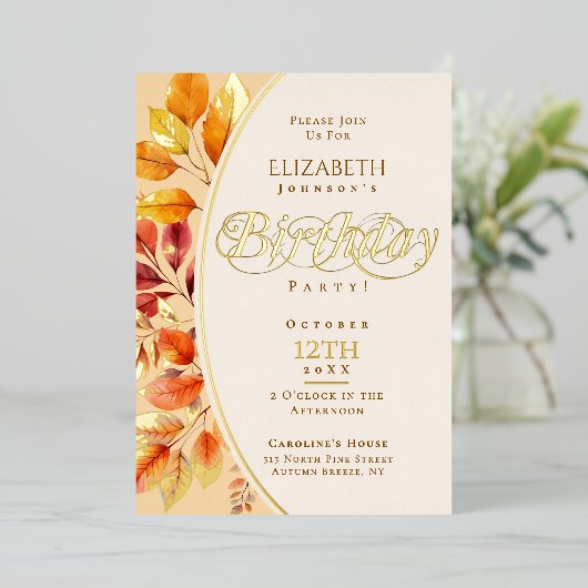 Elegante kalligrafie bladeren vallen haar verjaard folie uitnodiging (Staand Voorkant)