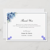 Elegante kalligrafie blauwe bloemenbegrafenis bedankkaart (Voorkant)