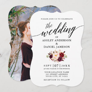 Elegante kalligrafie bordeaux bloemfotowedding kaart