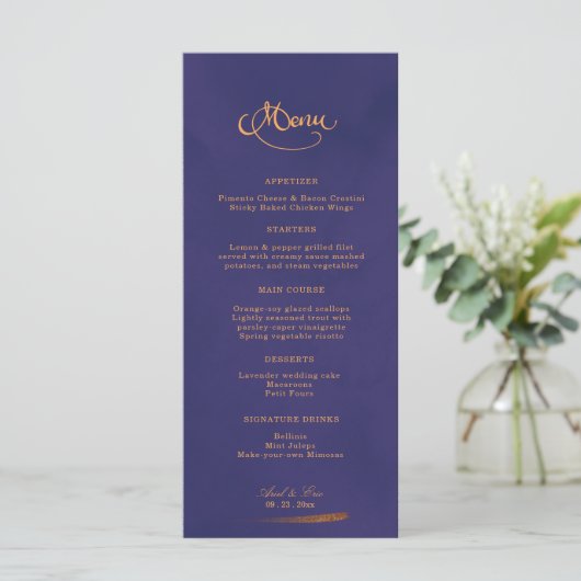Elegante kalligrafie Emerald Paarse & gouden bruil Menu (Staand voorkant)
