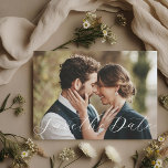 Elegante kalligrafie foto bewaar de datum save the date<br><div class="desc">Op maat ontworpen bruiloft bespaart u de datumkaart met een eenvoudig ontwerp met elegante kalligrafie.</div>