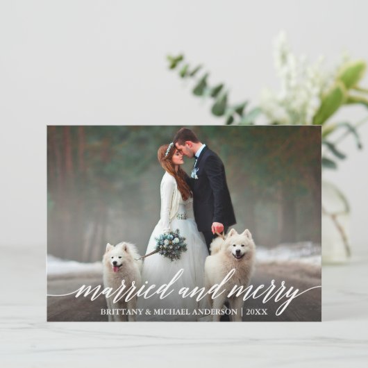 Elegante kalligrafie getrouwd en vrolijke bruiloft feestdagenkaart (Staand voorkant)