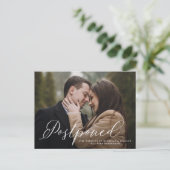 Elegante kalligrafie Huwelijksuitstel Aankondigingskaart (Staand voorkant)