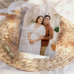 Elegante kalligrafie Initialen White Arch Wedding Acryl Uitnodigingen<br><div class="desc">Geef uw bruiloft een moderne en verfijnde rand met strakke acryluitnodigingen die prachtig opvallen tegen de transparante achtergrond, waardoor een uniek, luxueus effect ontstaat. Maak een prachtige eerste indruk met dit verfijnde ontwerp. Met een tijdloos monogram van uw initialen in een capsuleontwerp, klassieke serif-typografie en kalligrafie in koperplaatstijl. Combineer uw...</div>