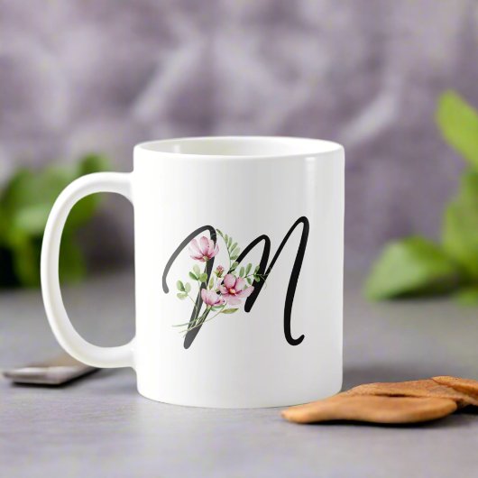 Elegante kalligrafie letter "M" Girly Floral Koffiemok