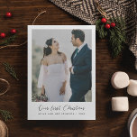 Elegante kalligrafie Onze eerste kerstfoto Kaart<br><div class="desc">Een elegante romantische kalligrafie en een modern design voor deze fotokaart. Om aan te passen met je favoriete koppel afbeelding. U kunt de kleur van de doopvont in uw het houden ook gemakkelijk veranderen. Ideaal om je eerste kerst te vieren als een pasgeboren vrouw of als een stel.</div>