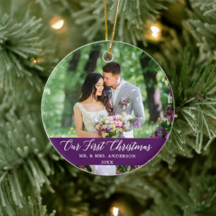 Elegante kalligrafie Onze eerste kerstmis paars Keramisch Ornament
