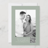 Elegante kalligrafie Sage Green Photo QR Code Save The Date (Achterkant)