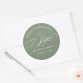 Elegante kalligrafie Sage Groene Bruiloft Ronde Sticker (Envelop)