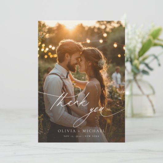 Elegante kalligrafie script bruiloft foto bedankkaart (Staand voorkant)