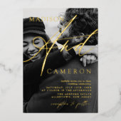 Elegante kalligrafie script foto bruiloft goud folie uitnodiging (Voorkant)