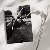 Elegante kalligrafie script foto bruiloft goud folie uitnodiging