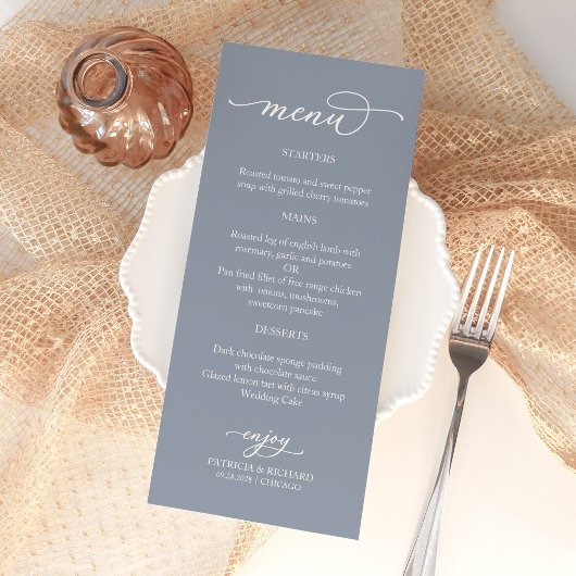 Elegante kalligrafie stoffig blauwe trouwmenu menu