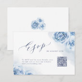 Elegante kalligrafie stoffige blauwe bloemenQR-cod RSVP Kaartje (Voorkant / Achterkant)