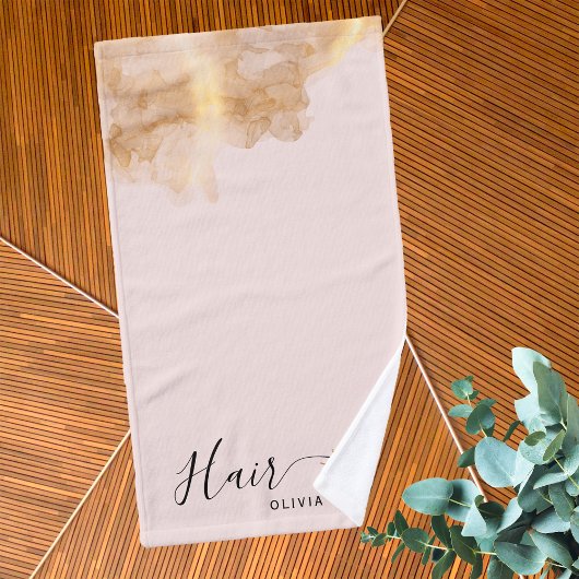 Elegante kapper gouden schaar Haarstylist roze Handdoek