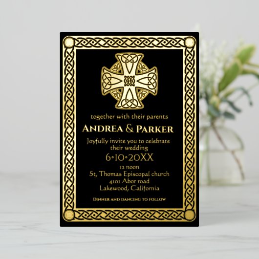 Elegante Keltische Knoop Zwart en Goud Folie Uitnodiging (Staand Voorkant)