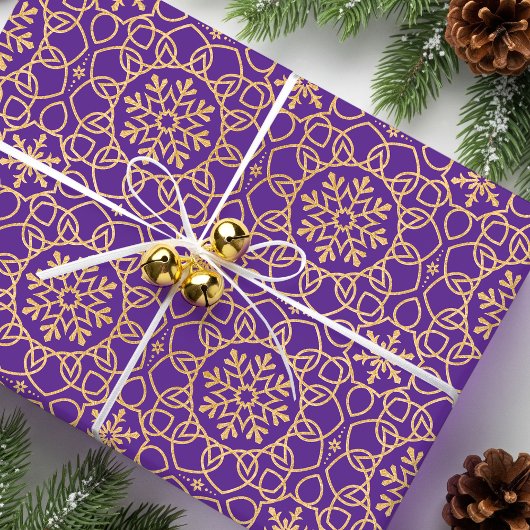 Elegante kerst sneeuwvlok Faux Gold Paarse Cadeaupapier