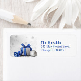 Elegante kerstgeschenkdoos met blauw lint etiket