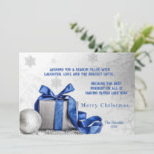 Elegante kerstgeschenkdoos met blauw lint feestdagenkaart (Staand voorkant)