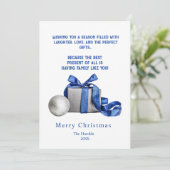 Elegante kerstgeschenkdoos met blauw lint feestdagenkaart (Staand voorkant)