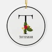 Elegante Kerstmis Hulst Monogram Letter T Keramisch Ornament (Voorkant)