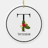 Elegante Kerstmis Hulst Monogram Letter T Keramisch Ornament (Achterkant)