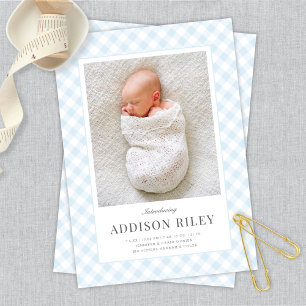 Elegante klassieke blauwe gingham baby jongen gebo aankondiging