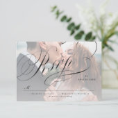 Elegante klassieke kalligrafie foto bruiloft RSVP  (Staand voorkant)