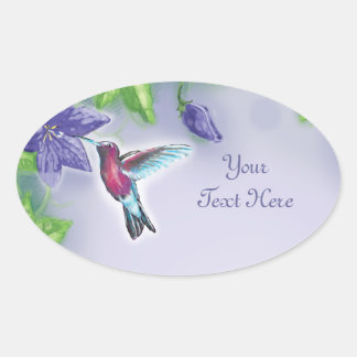 elegante kleurrijke kolibrie en paarse bloemen ovale sticker