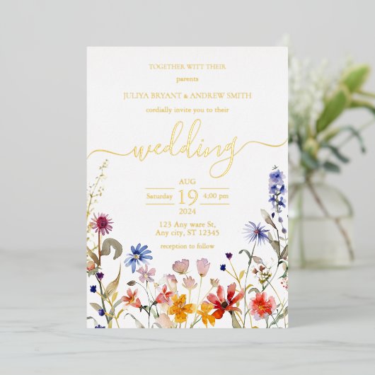 Elegante kleurrijke wildflower bruiloft folie uitnodiging (Staand Voorkant)