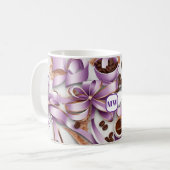 Elegante koffie lavendel lint bogen monogram koffiemok (Voorkant links)