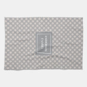 Elegante koraalgrijze handdoek met aangepaste naam (Horizontaal)