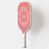 Elegante Koraalroze Sierlijke Monogram Pickleball Paddle (Links)