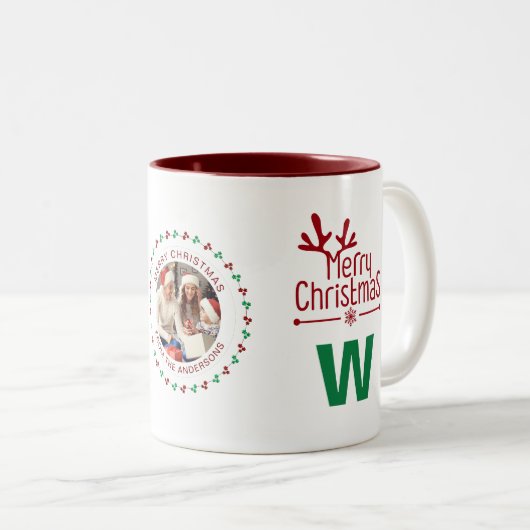 Elegante Krans Kerstfoto Familie Monogram Tweekleurige Koffiemok (Voorkant rechts)