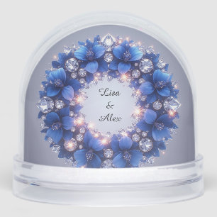 Elegante krans versierd met blauwe bloemen sneeuwbol