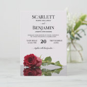 Elegante langstampige Crimson Red Rose bruiloft Kaart (Staand voorkant)