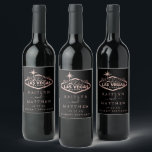 Elegante Las Vegas Bestemming Trouwfeest Wijn Etiket<br><div class="desc">Vier in stijl met deze moderne en zeer trendy trouwfeest wijnfleslabels. Dit ontwerp is gemakkelijk aan te passen met uw speciale gebeurtenis tekst en uw gasten zullen in de wolken zijn als ze deze prachtige labels zien.</div>