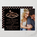 Elegante Las Vegas bruiloft foto Save The Date Rea Folie Uitnodiging<br><div class="desc">Vier in stijl met deze trendy Las Vegas bruiloft foto echte roos gouden folie ingedrukt bewaar de datum kaarten. De sjabloon bewoording en foto is gemakkelijk te personaliseren en uw familie en vrienden zullen blij zijn wanneer ze deze geweldige dank ontvangen. Overeenkomende bruidsartikelen zijn te vinden in het collectie.</div>