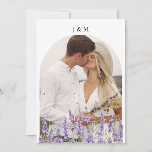 Elegante lavendel bloemen paarse boog foto bruilof kaart (Achterkant)