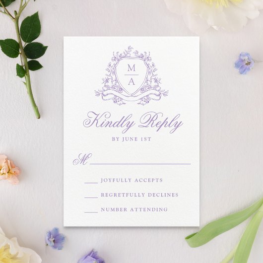 Elegante Lavendel Floral Crest Monogram Huwelijk RSVP Kaartje
