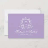 Elegante Lavendel Floral Crest Monogram Huwelijk RSVP Kaartje (Achterkant)