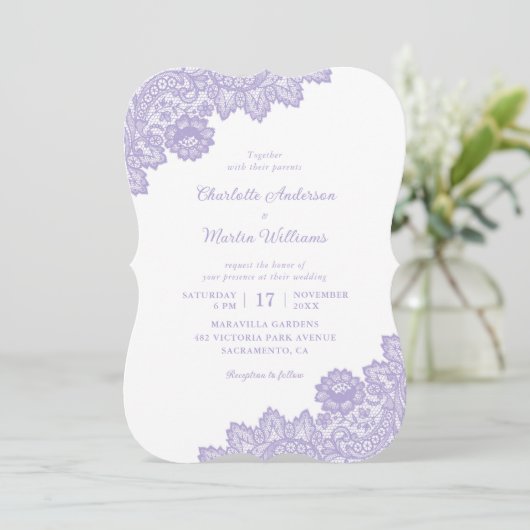 Elegante Lavendel Floral Lace Wedding Kaart (Staand voorkant)