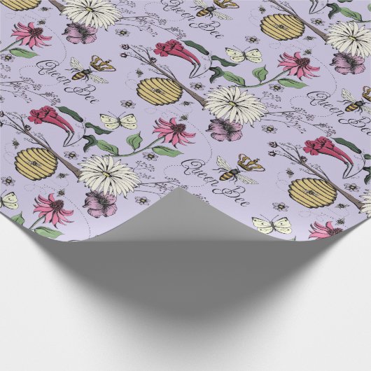 Elegante Lavendel Moederdag Queen Bee and Flowers Cadeaupapier (Hoek)