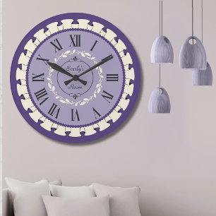 Elegante lavendel paarse vintage wandklok