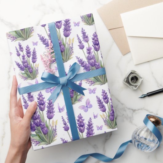 Elegante Lavendel Vlinder Paarse Bloemen Cadeaupapier (Geschenken)