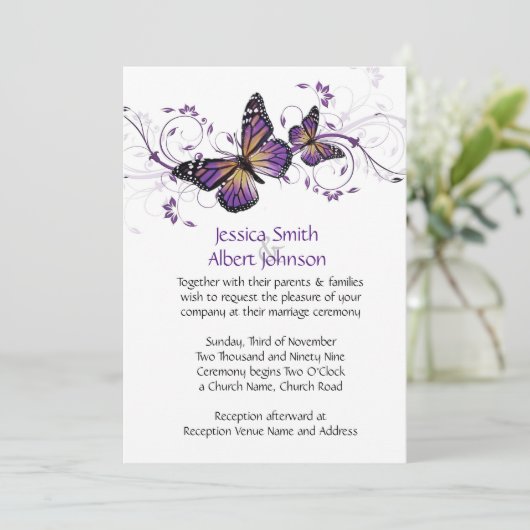 Elegante lavendel vlinder wervelt bruiloft uitnodi kaart (Staand voorkant)