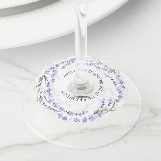 Elegante lavendelkrans bruiloftsgeschenk wijnglaslabel (Dichtbij)