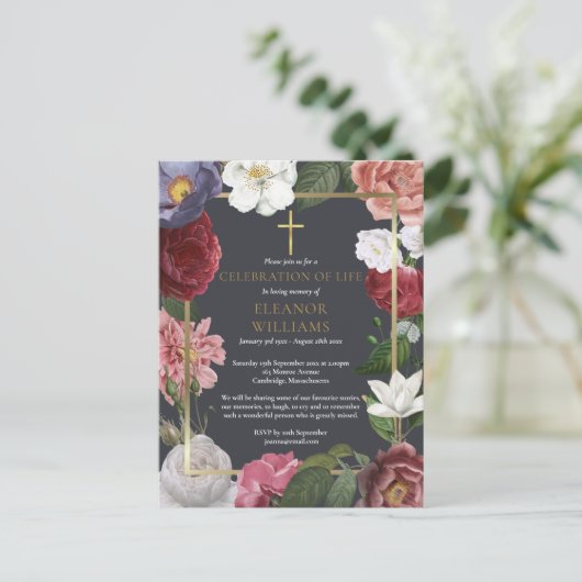 Elegante Levensviering Roos Bloemstuk Begrafenis Aankondigingskaart (Staand voorkant)